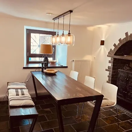 Nyaraló Kuscheliges Eifelhaus Mit Kamin&kino Entertainment Lasel