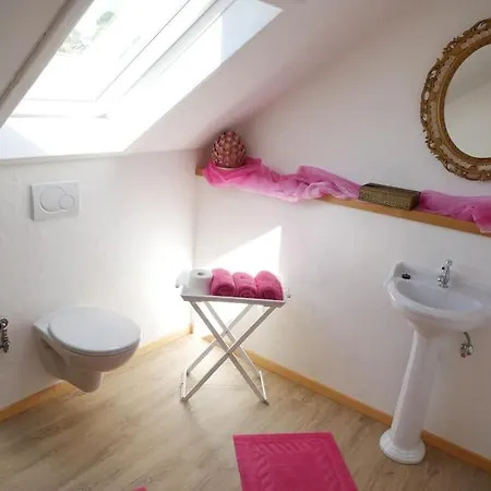 Kuscheliges Eifelhaus Mit Kamin&kino Entertainment Nyaraló